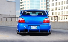 Синий Subaru Impreza WRX STI на крыше